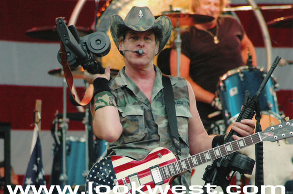 ted-nugent08-2006-001.jpg